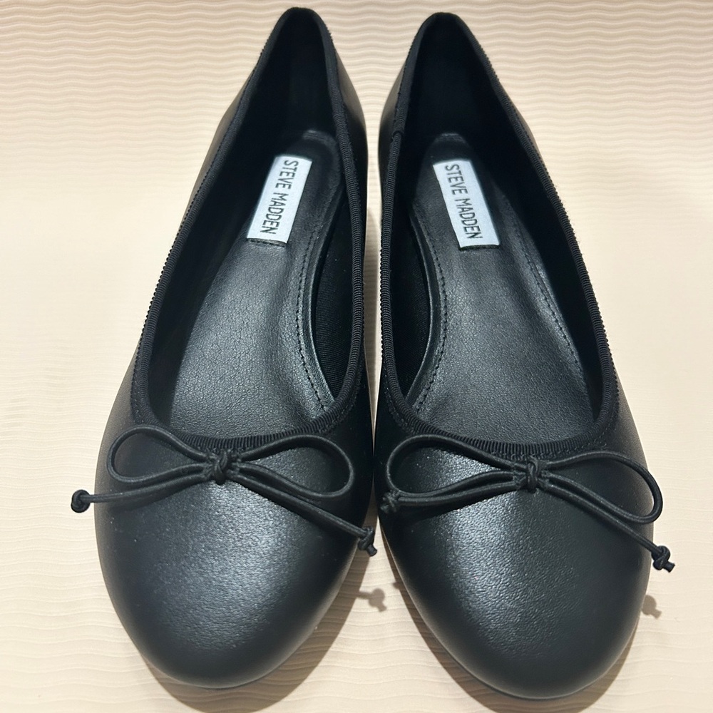 Brand new Steve Madden flats size 8